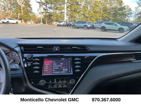 Used 2018 Toyota Camry LE image 16