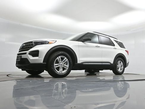Certified 2022 Ford Explorer XLT image 47