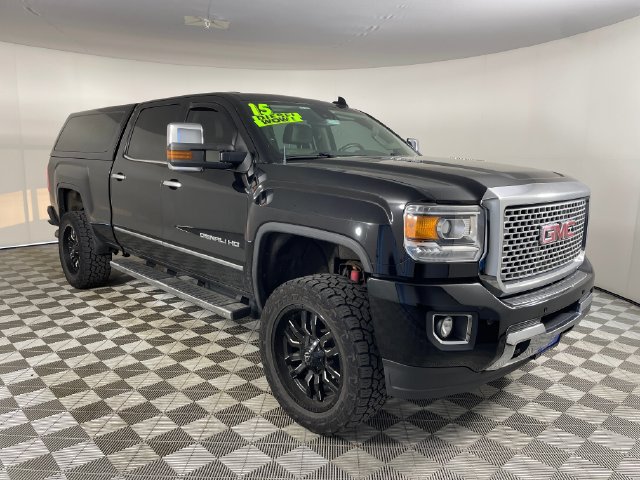 Used 2015 GMC Sierra 2500 Denali w/ Duramax Plus Package AWD/4WD image 16