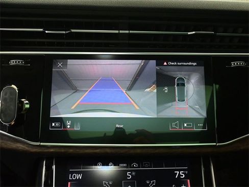 Used 2023 Audi Q8 Premium image 7