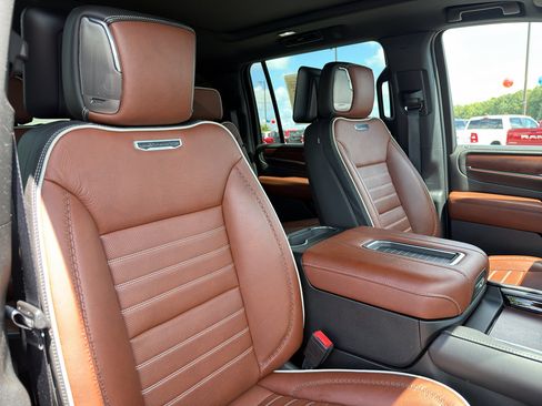 Used 2023 GMC Yukon XL Denali Ultimate AWD/4WD image 27
