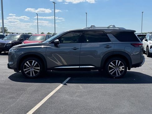 Used 2025 Nissan Pathfinder Platinum w/ Cargo Package FWD image 8