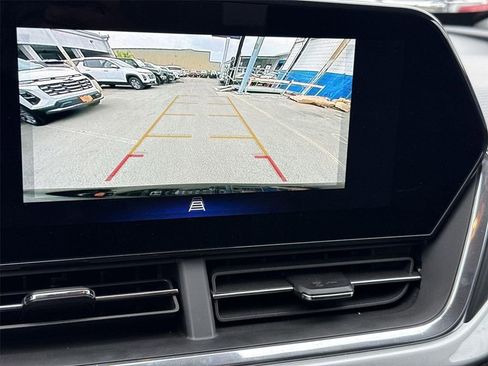 Used 2025 Chevrolet Trax LT FWD image 13