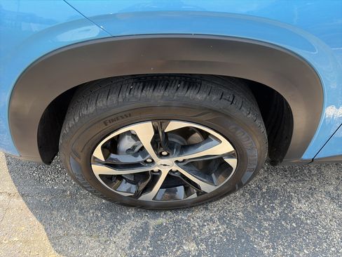 Used 2025 Chevrolet Trax RS FWD image 2