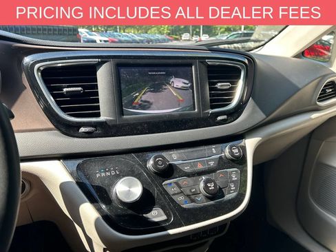 Used 2023 Chrysler Voyager LX FWD image 12