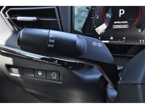 Certified 2025 Nissan Kicks SR image 20