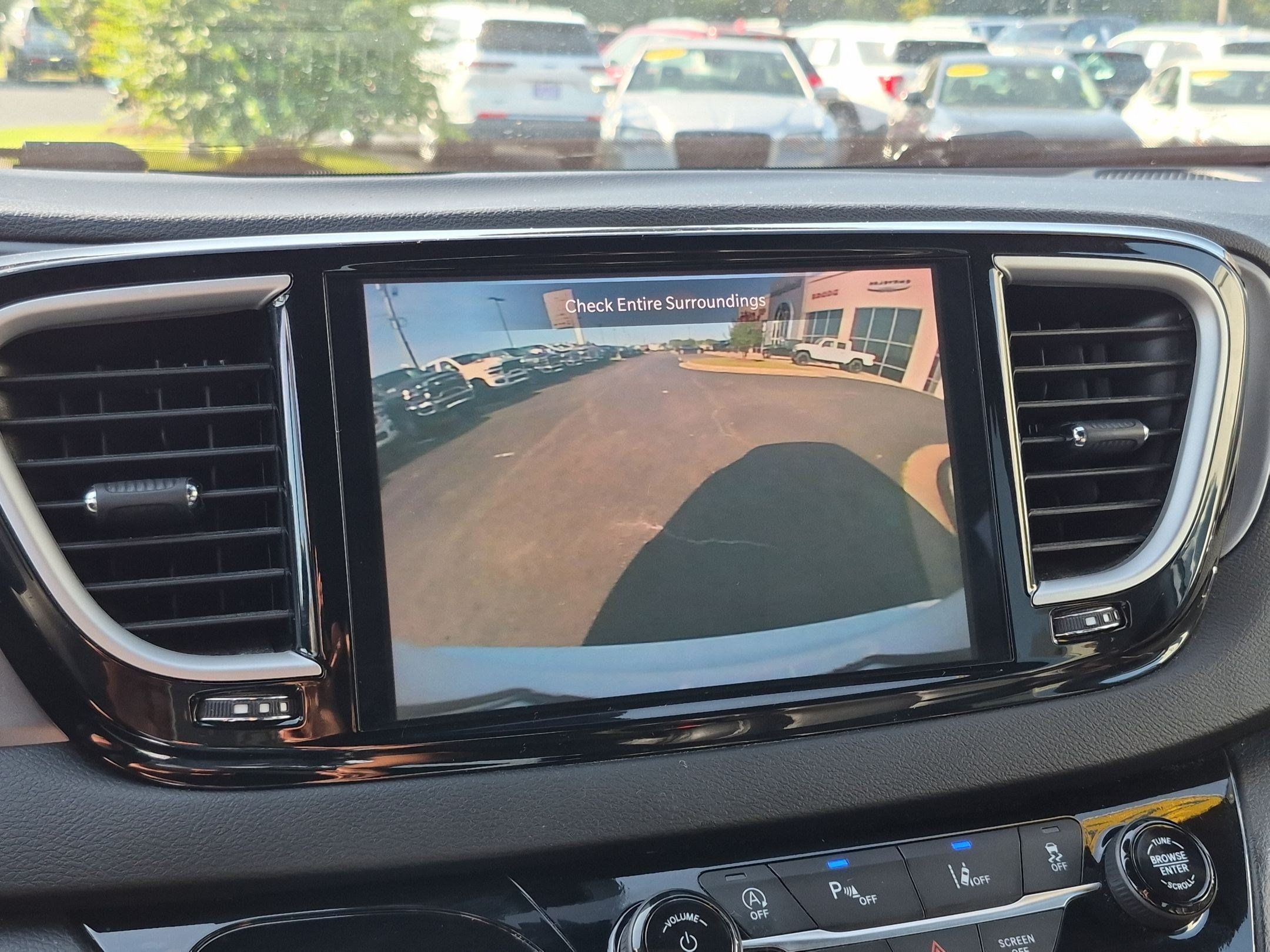 Used 2025 Chrysler Pacifica Select FWD image 16