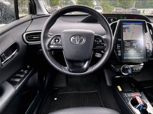 Used 2022 Toyota Prius Prime XLE FWD image 17