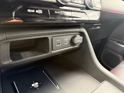 Used 2025 Honda Pilot Black Edition image 34