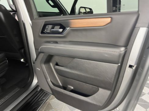 Used 2025 GMC Yukon XL Denali image 33