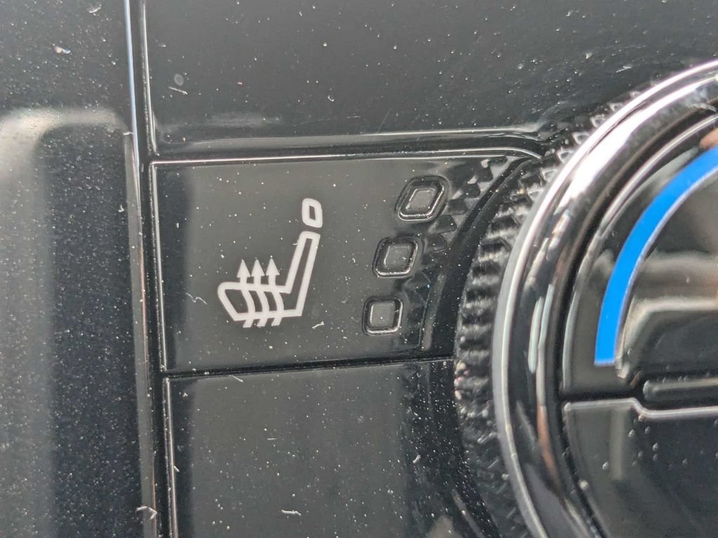 Used 2022 Nissan Pathfinder SV FWD image 33