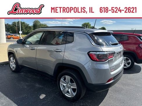 Used 2022 Jeep Compass Latitude w/ Sun and Sound Group AWD/4WD image 2