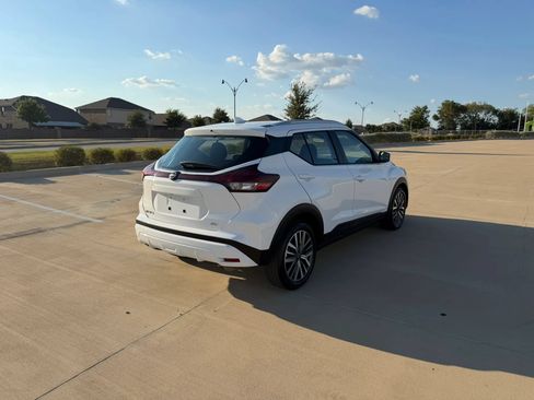 Used 2022 Nissan Kicks SV FWD image 4