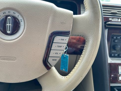 Used 2006 Lincoln Navigator Luxury RWD image 23