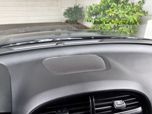 Used 2025 Kia Soul LX w/ LX Technology Package FWD image 17