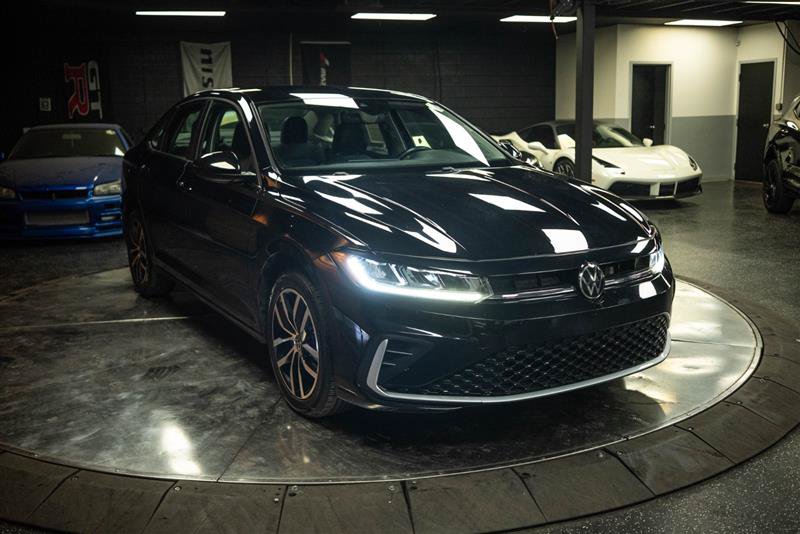 Used 2025 Volkswagen Jetta SE FWD image 5