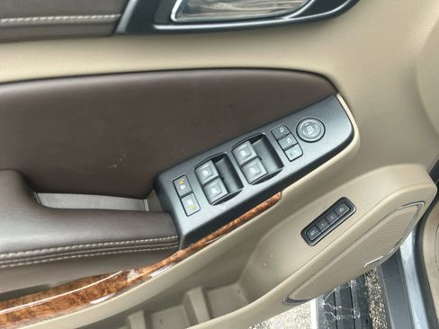 Used 2018 Chevrolet Suburban Premier image 16