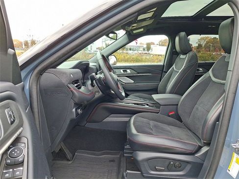 Certified 2025 Ford Explorer ST image 13