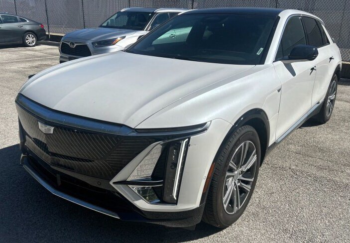 Used 2024 Cadillac Lyriq Luxury AWD/4WD image 1