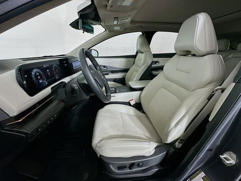 Used 2023 Nissan Ariya AWD image 13