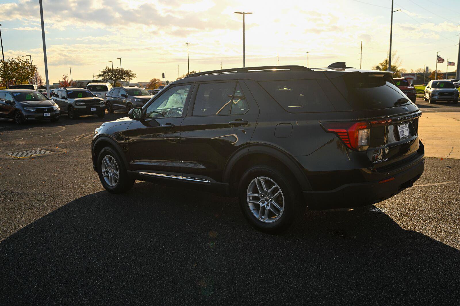 Used 2025 Ford Explorer Active AWD/4WD image 7