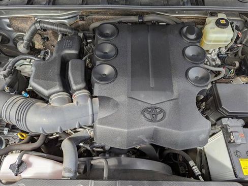 Used 2022 Toyota 4Runner SR5 AWD/4WD image 22