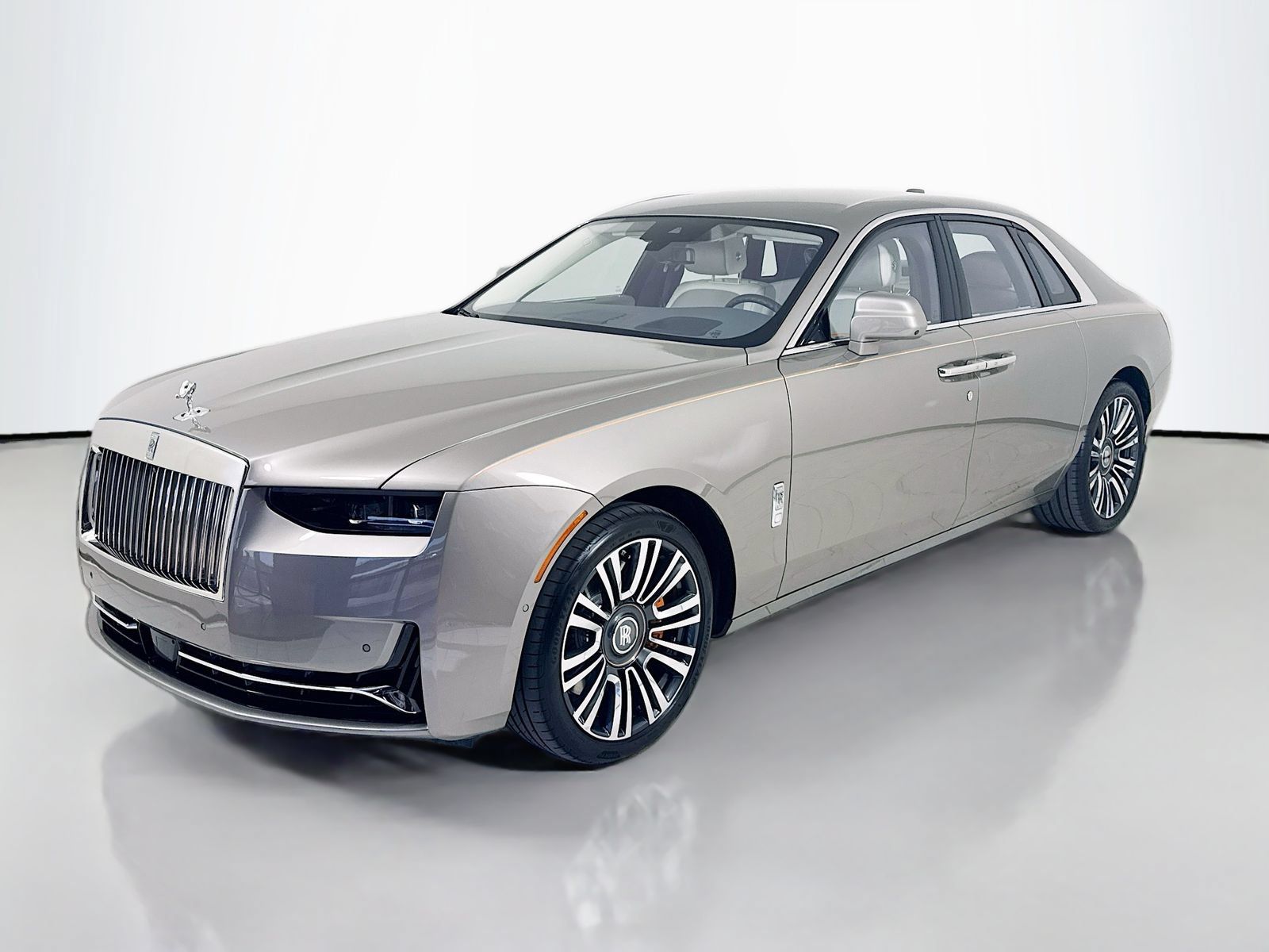 Certified 2025 Rolls-Royce Ghost AWD/4WD image 3
