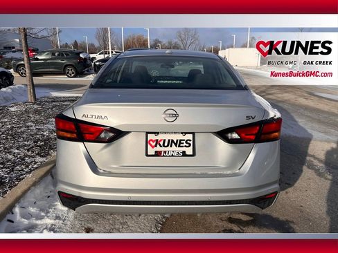 Used 2024 Nissan Altima 2.5 SV image 5