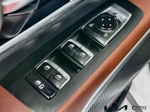 Certified 2025 Kia Telluride SX w/ SX Captain's Chair Package FWD image 18