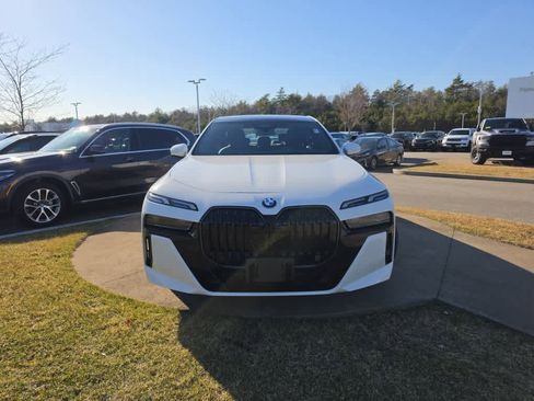Used 2025 BMW 740i xDrive image 3