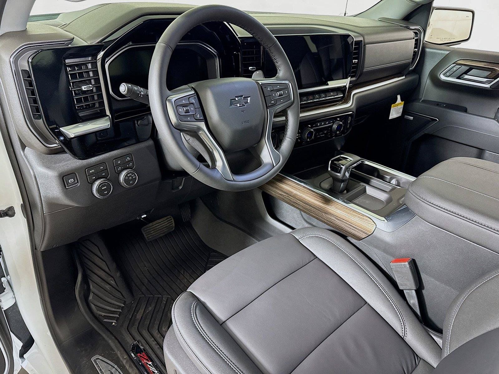 New 2026 Chevrolet Silverado 1500 RST w/ Dark Appearance Package AWD/4WD image 5