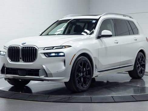 Used 2025 BMW X7 xDrive40i AWD/4WD image 6
