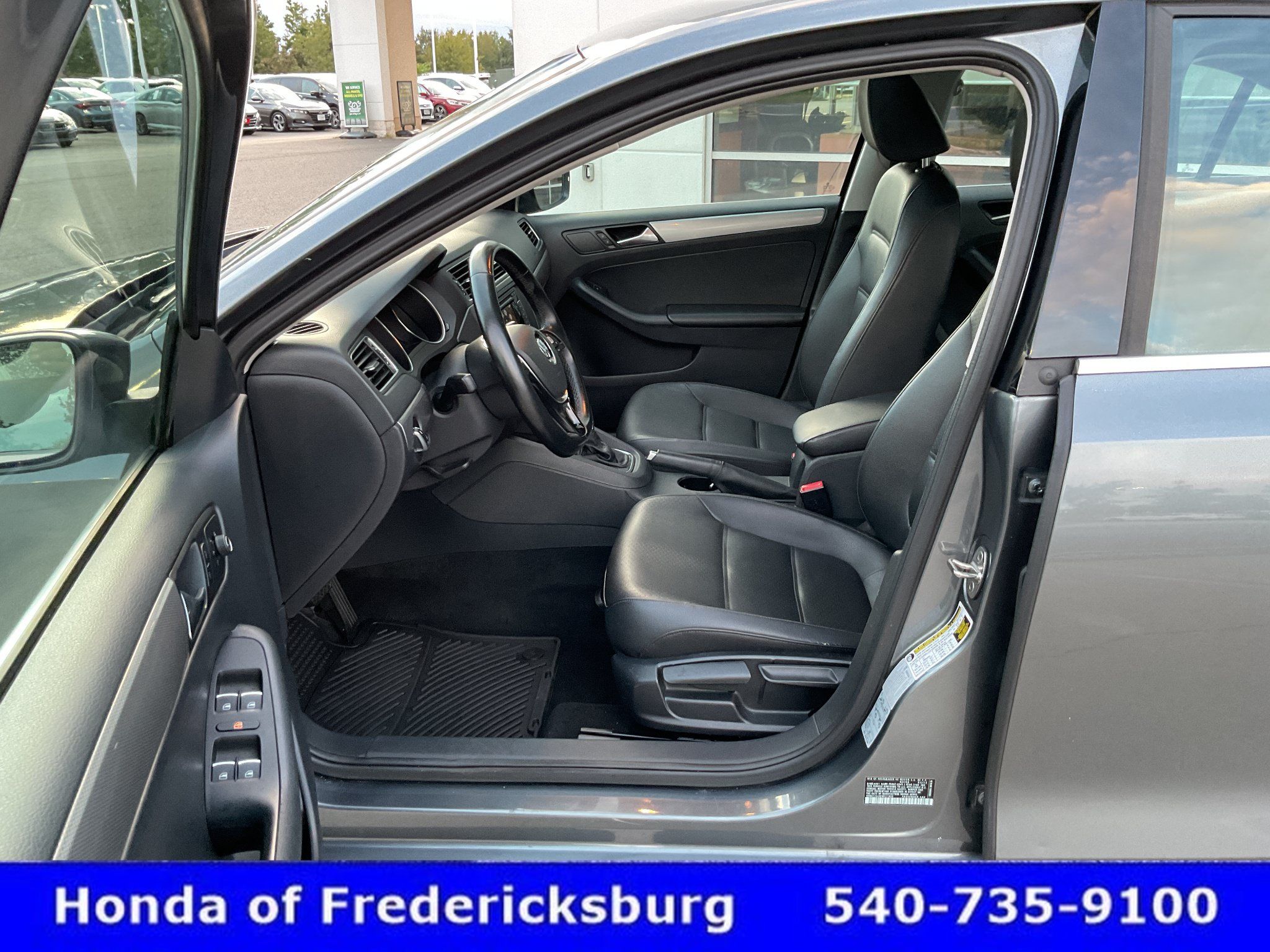 Used 2015 Volkswagen Jetta SE FWD image 31