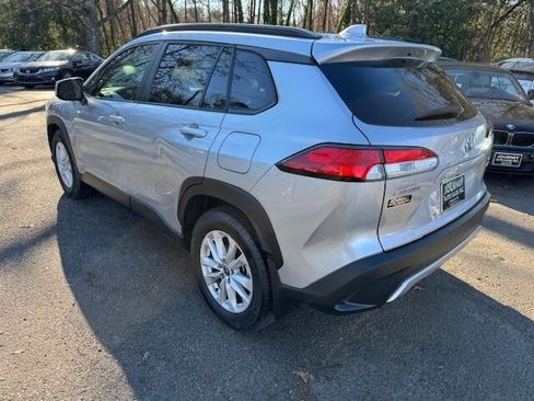 Used 2022 Toyota Corolla Cross LE image 2