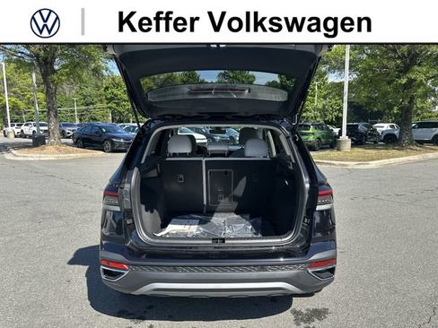 New 2026 Volkswagen Taos SE FWD image 33