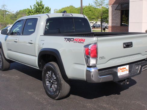 Used 2022 Toyota Tacoma TRD Off-Road AWD/4WD image 9