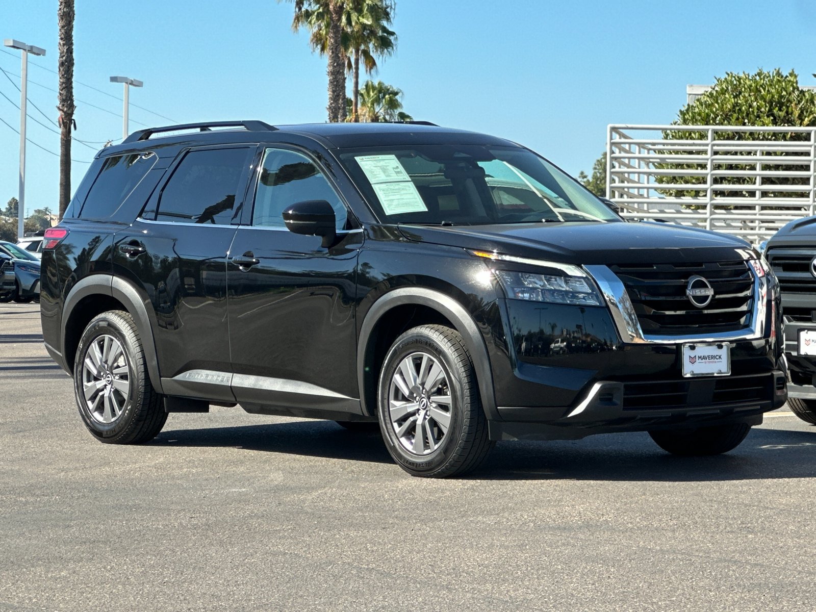 Used 2025 Nissan Pathfinder SV FWD image 8