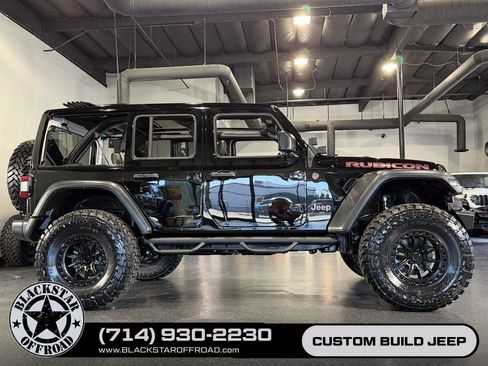 Used 2025 Jeep Wrangler Unlimited Rubicon w/ Convenience Group AWD/4WD image 1