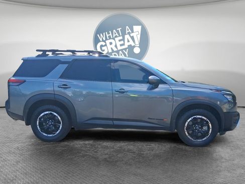 Used 2025 Nissan Pathfinder Rock Creek AWD/4WD image 2
