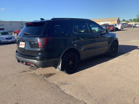 Used 2017 Ford Explorer Sport AWD/4WD image 4