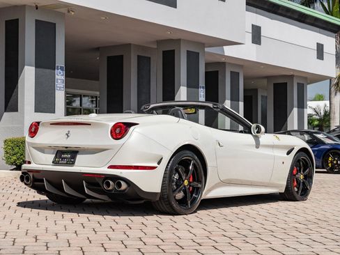 Used 2015 Ferrari California T image 14