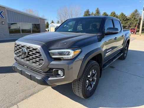 Used 2023 Toyota Tacoma TRD Off-Road w/ Technology Package AWD/4WD image 2