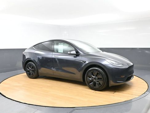 Used 2024 Tesla Model Y Long Range RWD image 6
