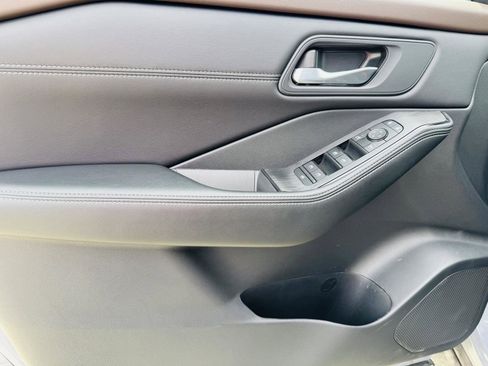 Used 2023 Nissan Rogue SV w/ SV Premium B Package image 14