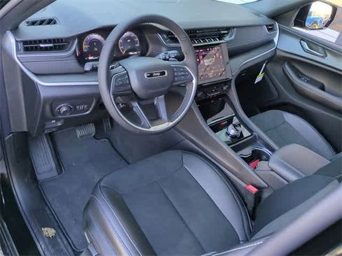 New 2025 Jeep Grand Cherokee L Altitude image 10