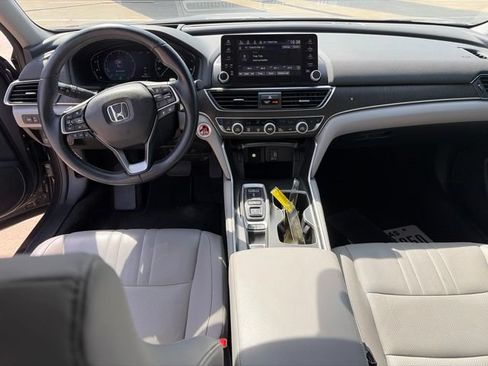 Used 2018 Honda Accord Touring image 11