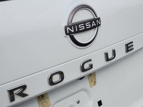 Used 2023 Nissan Rogue S image 12