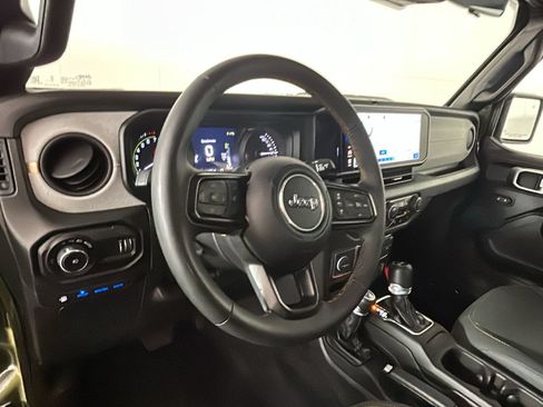 Used 2024 Jeep Wrangler Unlimited w/ Convenience Group AWD/4WD image 15