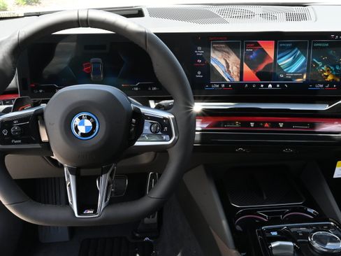 New 2027 BMW i5 eDrive40 w/ M Sport Package AWD/4WD image 13