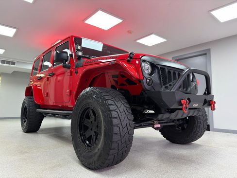 Used 2017 Jeep Wrangler Unlimited Rubicon AWD/4WD image 4